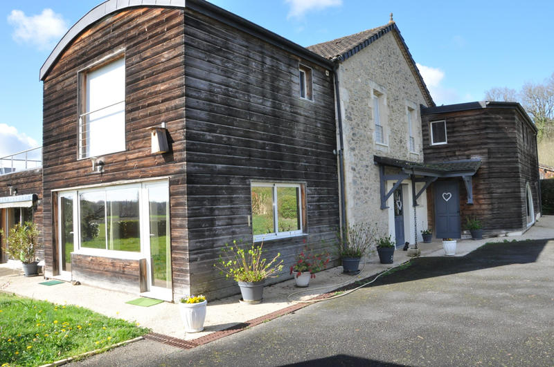 Maison contemporaine - 340 m² - 8 pièces