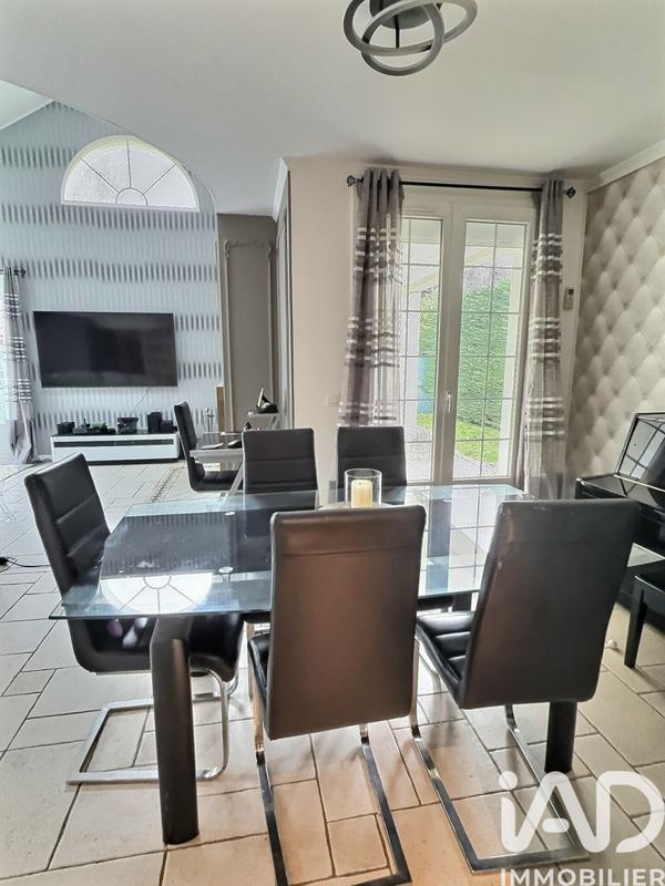 Maison - 213 m² - 8 pièces