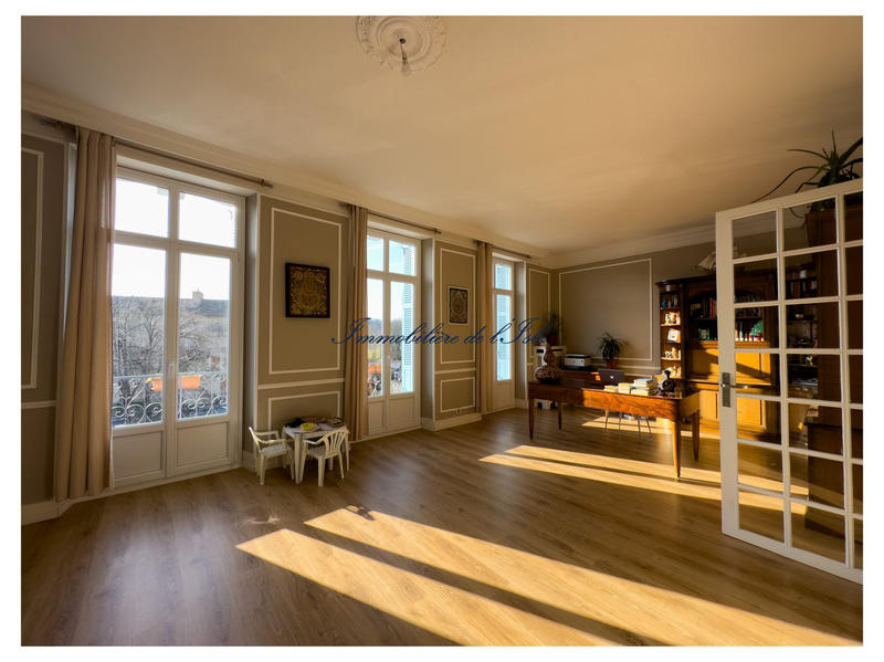 Maison - 266 m² - 12 pièces