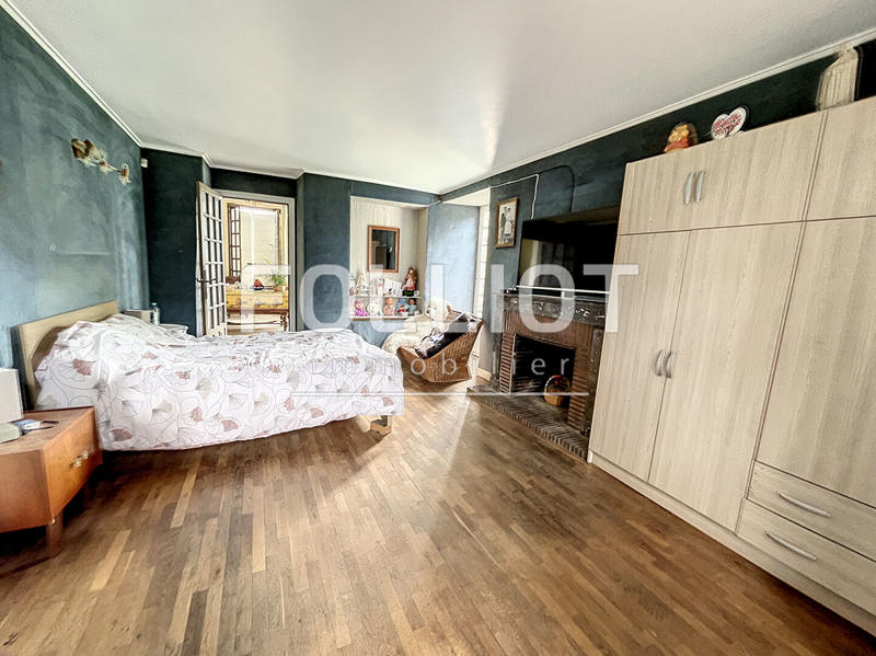 Maison - 230 m² - 10 pièces