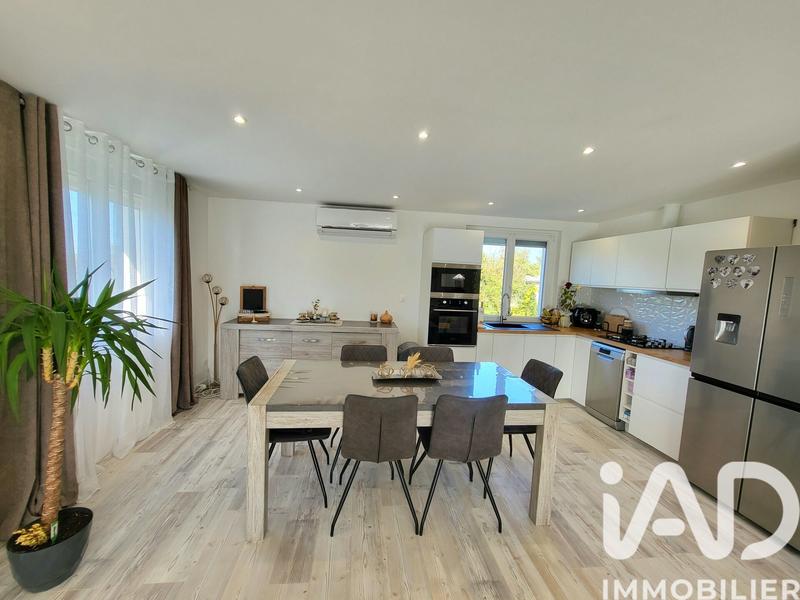 Maison - 99 m² - 5 pièces