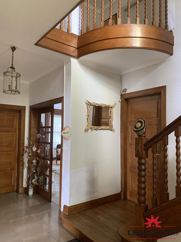 Maison - 260 m² - 6 pièces