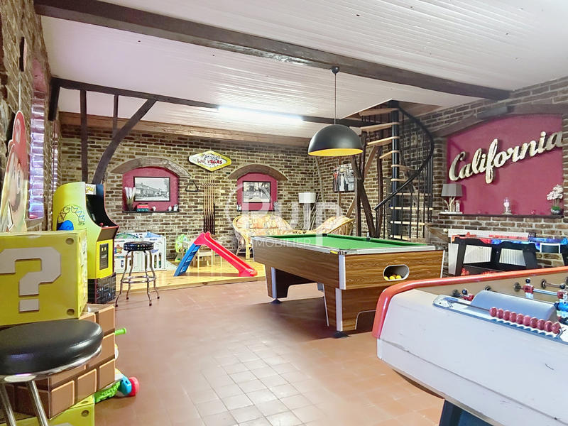 Maison - 325 m² - 11 pièces