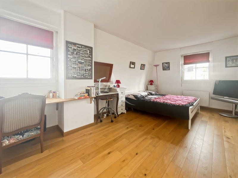 Maison - 214 m² - 7 pièces