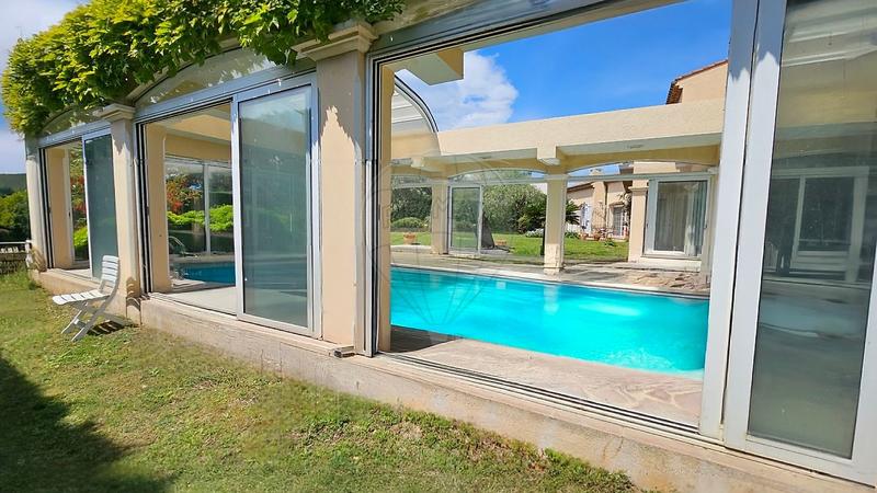 Villa - 310 m² - 8 pièces