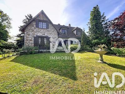 Maison - 232 m² - 8 pièces