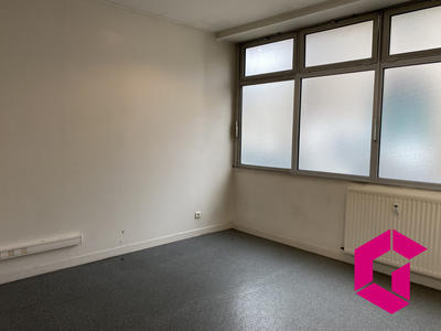 Local commercial - 99 m² - 6 pièces