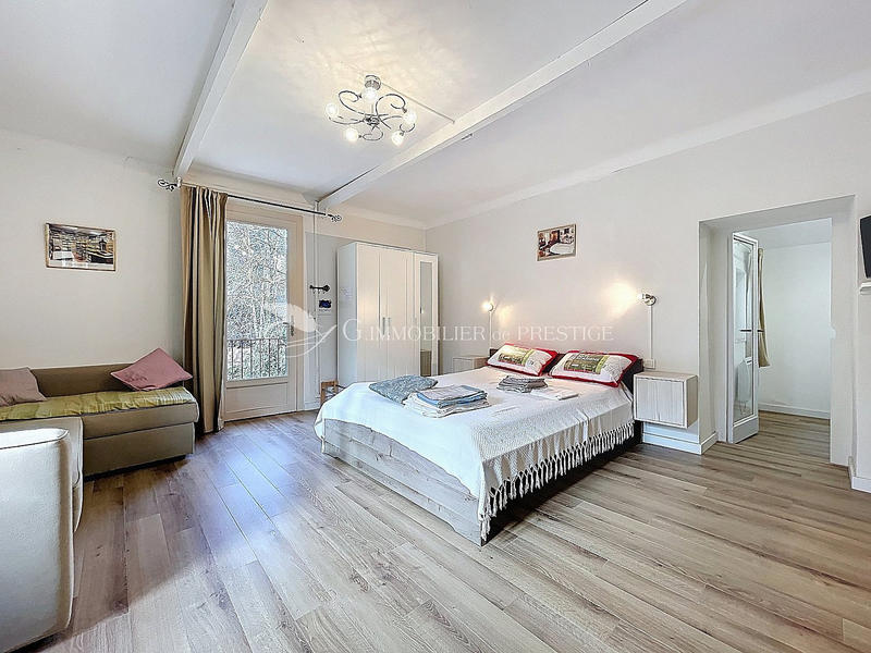 Mas - 270 m² - 14 pièces