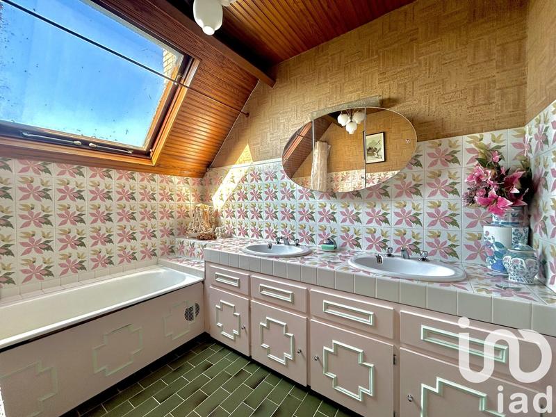 Maison - 202 m² - 8 pièces