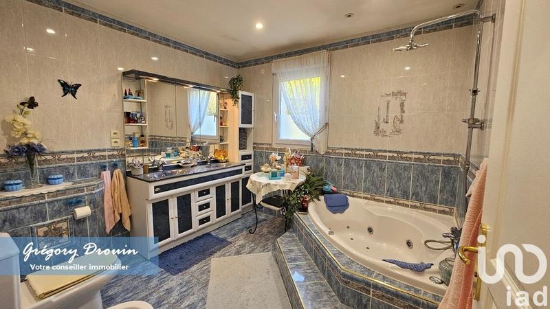 Maison - 233 m² - 10 pièces