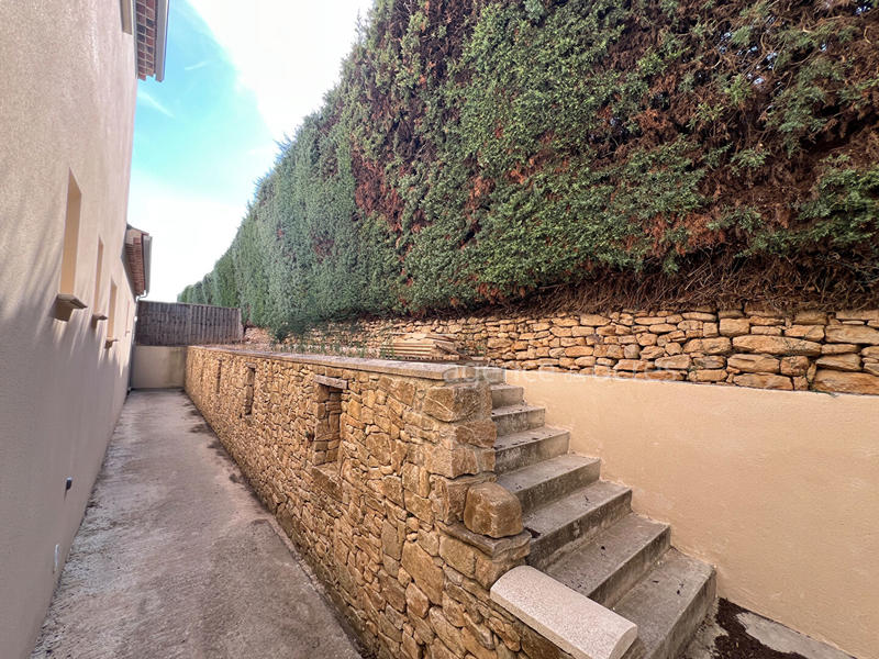 Maison - 240 m² - 5 pièces