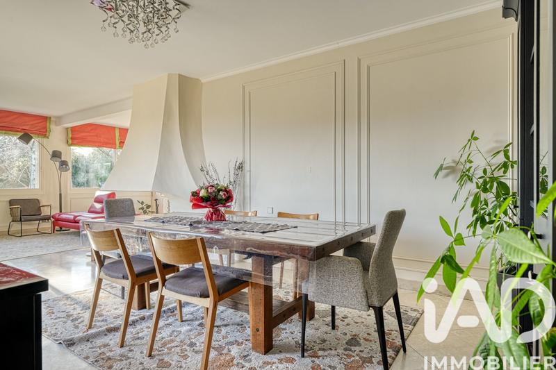 Maison - 250 m² - 9 pièces