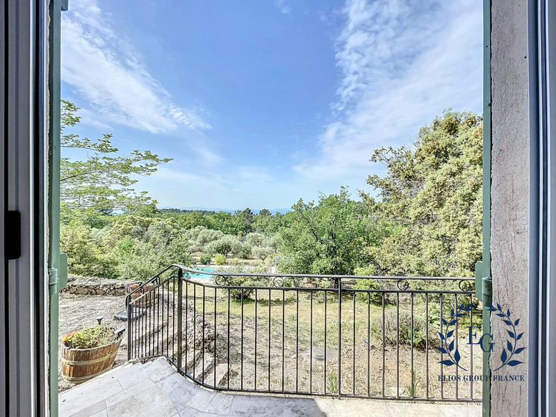 Maison traditionnelle - 218 m² - 6 pièces