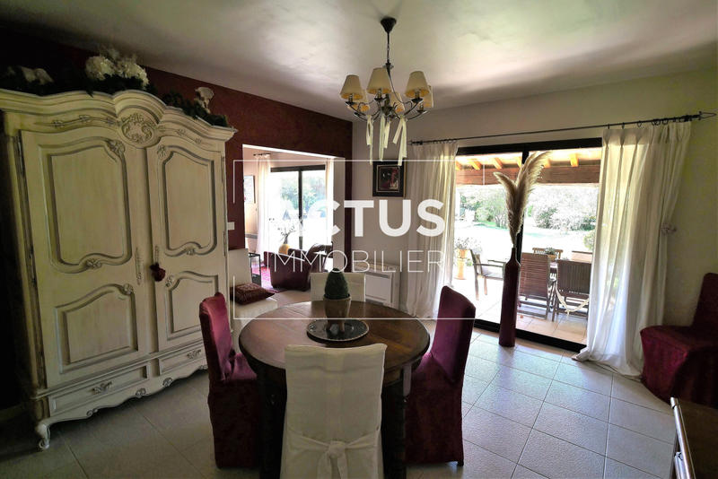 Maison - 210 m² - 7 pièces