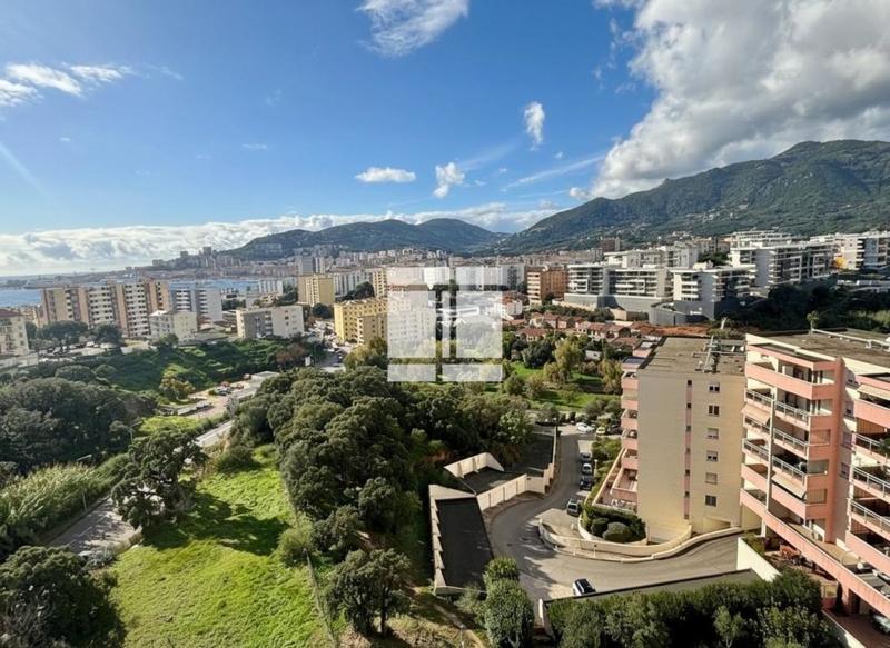 Appartement - 82 m² - 3 pièces