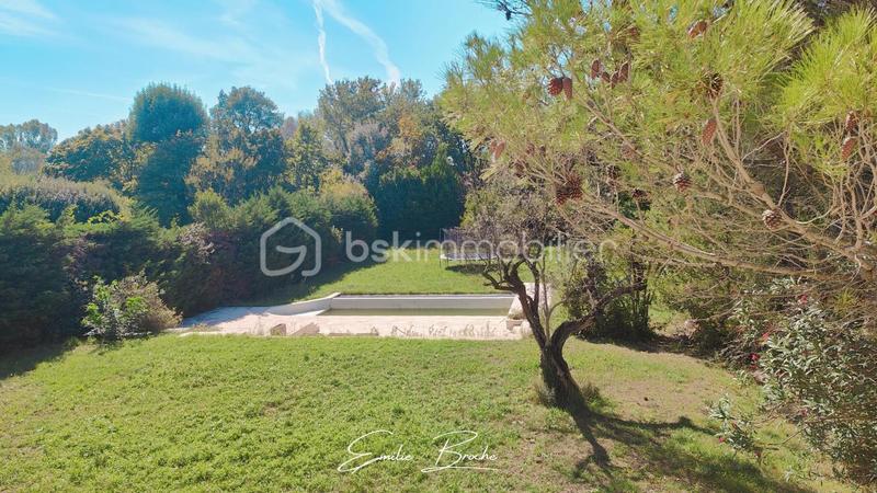 Maison traditionnelle - 240 m² - 10 pièces