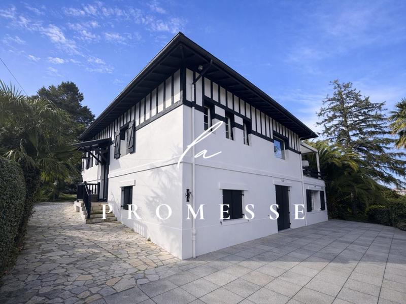 Villa - 247 m² - 7 pièces