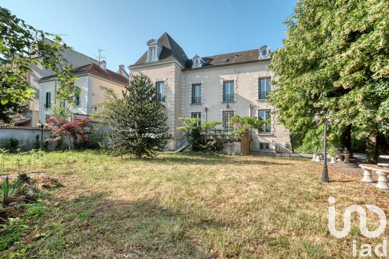 Maison - 240 m² - 8 pièces