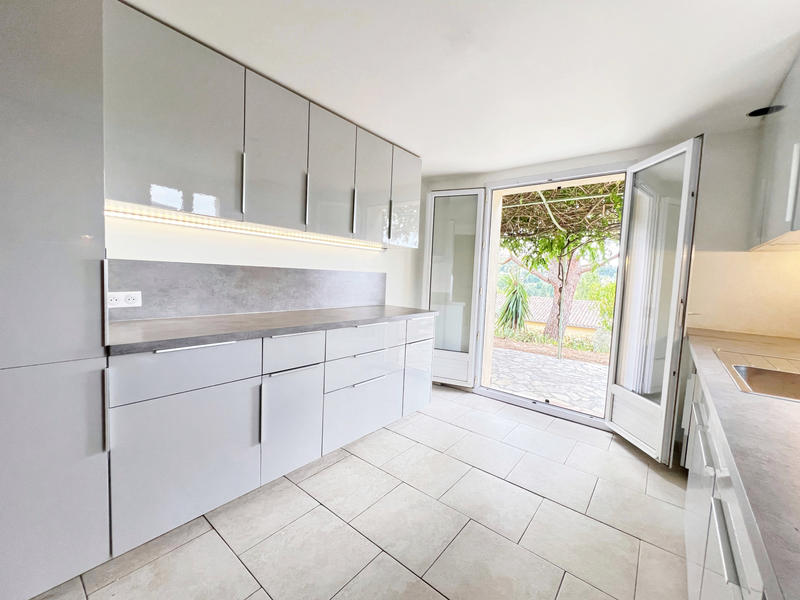 Maison - 210 m² - 8 pièces