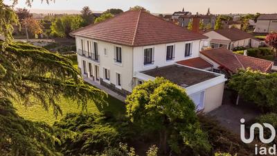 Maison - 256 m² - 9 pièces