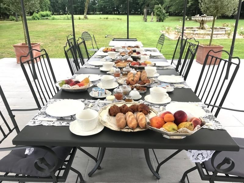 Propriété - 648 m² - 29 pièces