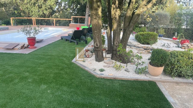 Maison - 217 m² - 6 pièces