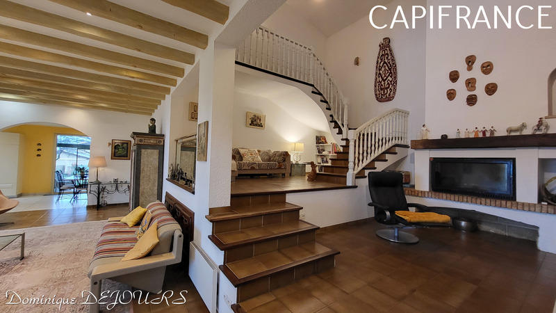 Maison - 250 m² - 8 pièces