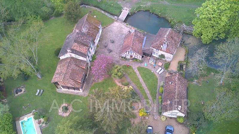 Propriété - 533 m² - 14 pièces