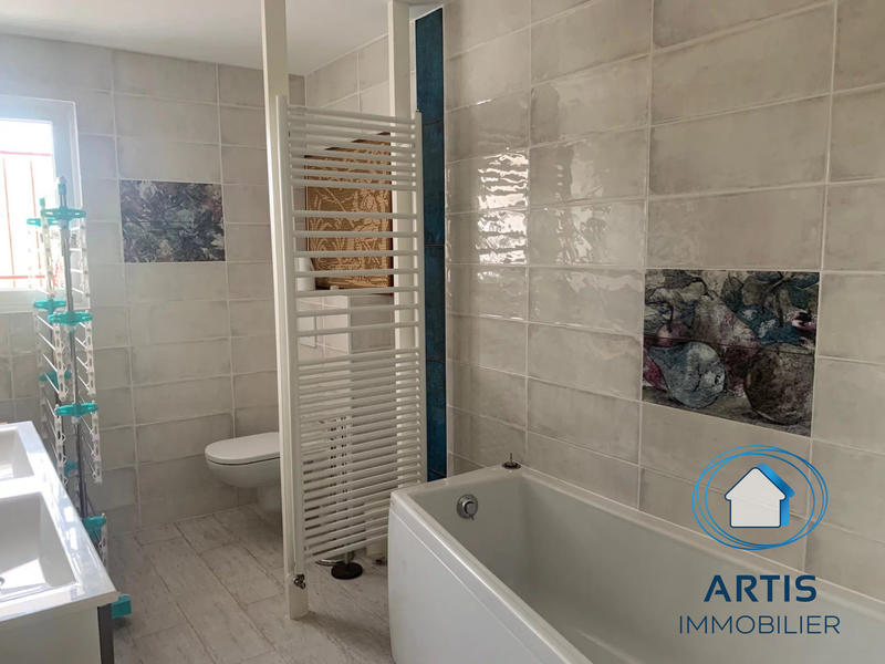 Maison - 230 m² - 6 pièces