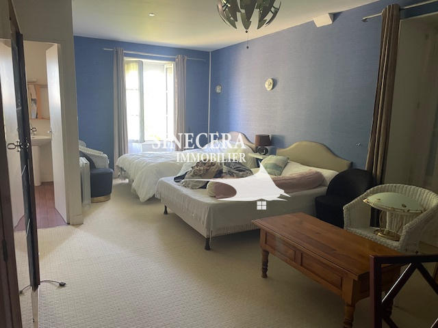 Maison - 725 m² - 6 pièces