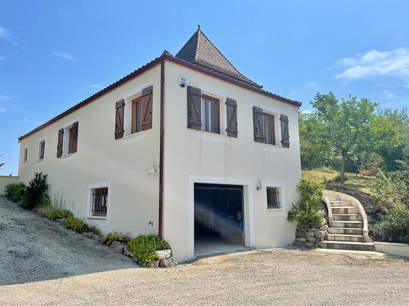 Maison - 202 m² - 5 pièces