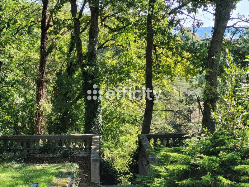 Propriété - 190 m² - 6 pièces