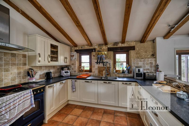 Maison traditionnelle - 477 m² - 23 pièces