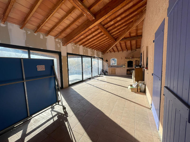 Local commercial - 845 m² - 17 pièces