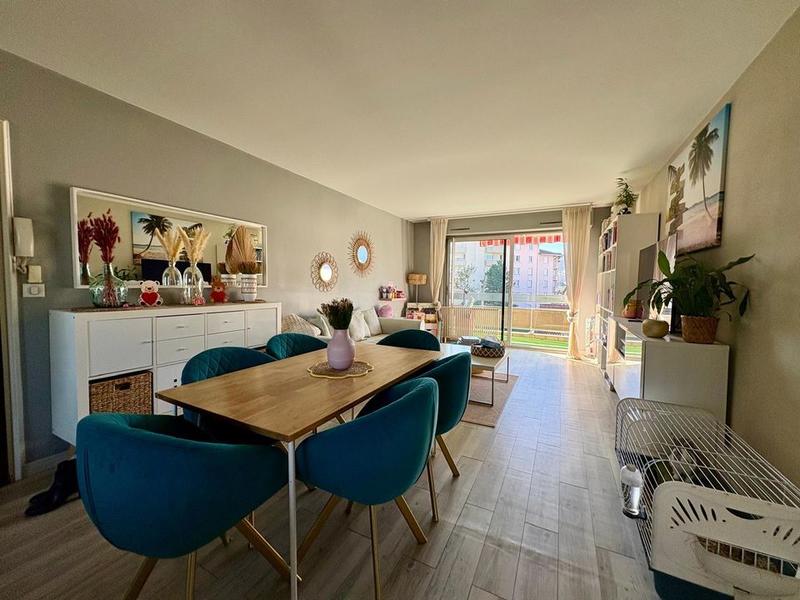 Appartement - 77 m² - 3 pièces