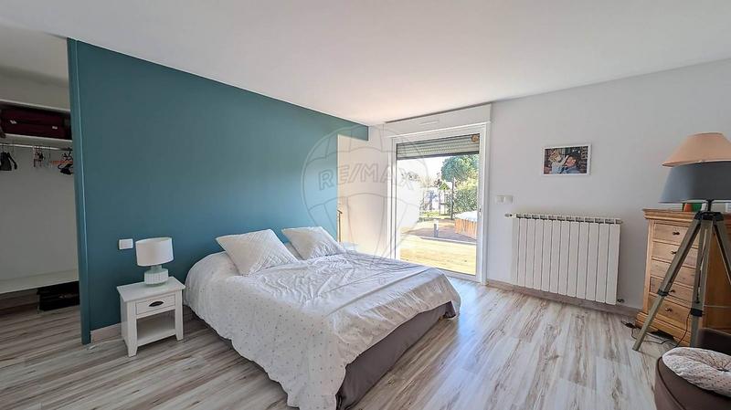 Maison - 290 m² - 9 pièces