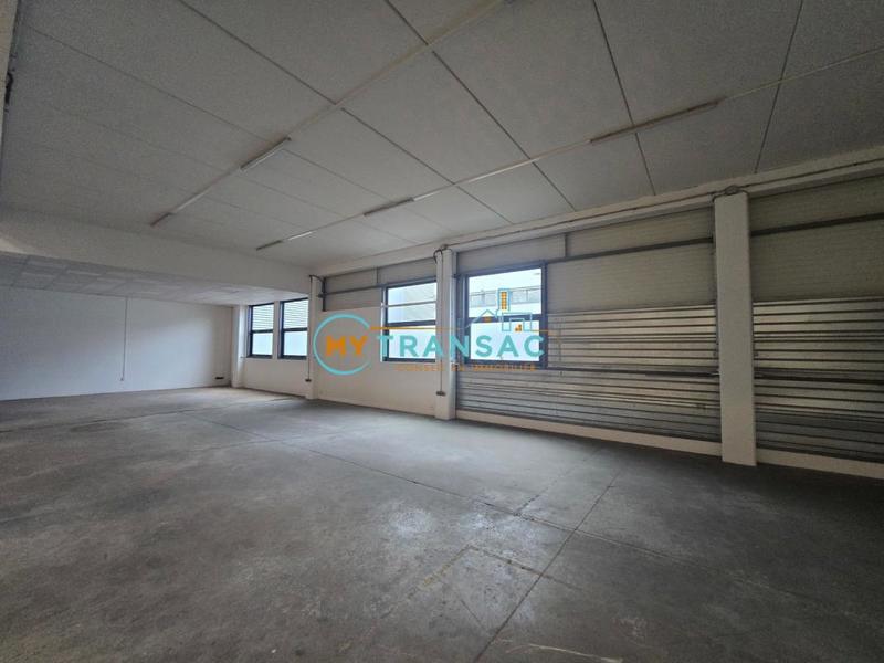 Local d'activités - 801 m²
