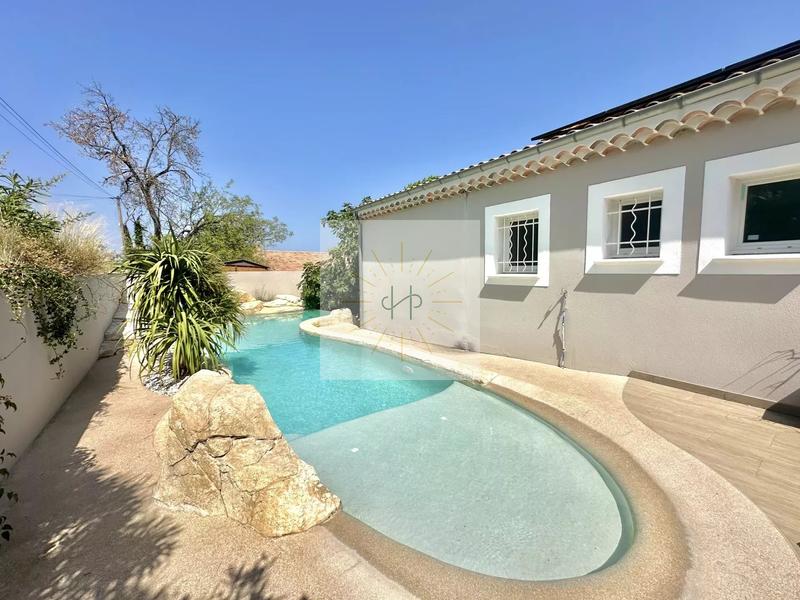 Maison - 228 m² - 9 pièces