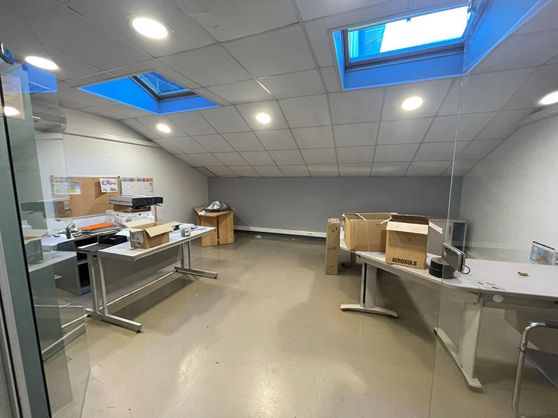 Local commercial - 1 500 m²