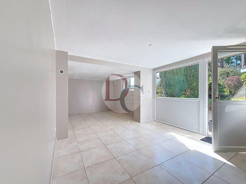 Maison - 340 m² - 9 pièces