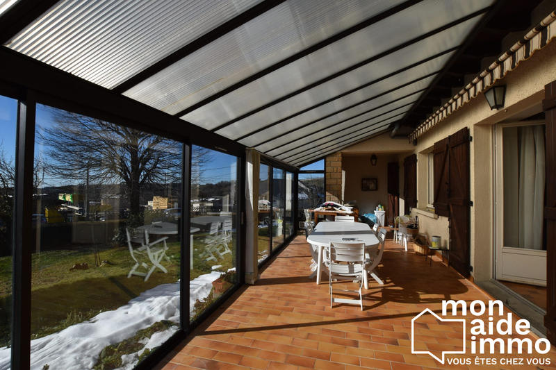 Maison - 240 m² - 8 pièces