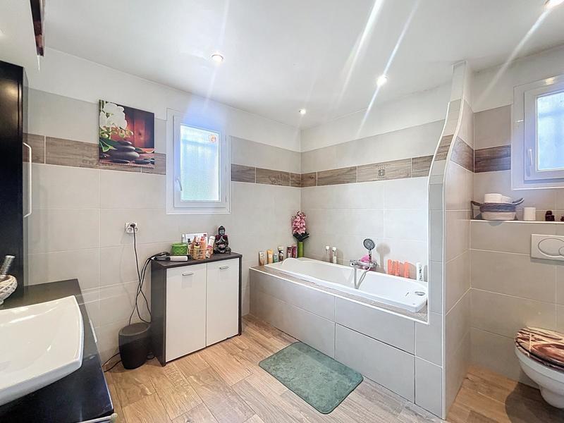 Maison - 110 m² - 4 pièces