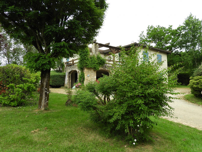 Maison - 250 m² - 5 pièces
