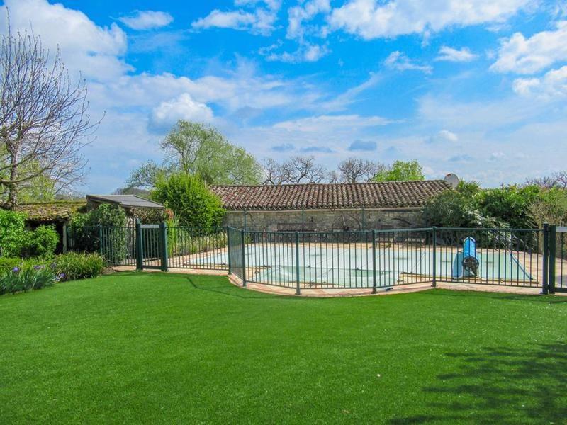 Maison - 240 m² - 9 pièces