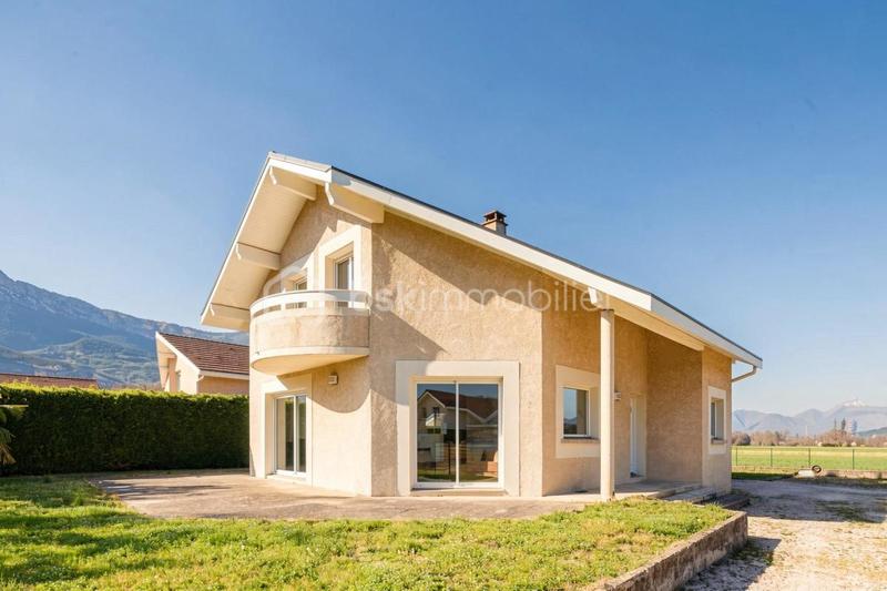 Maison - 143 m² - 5 pièces