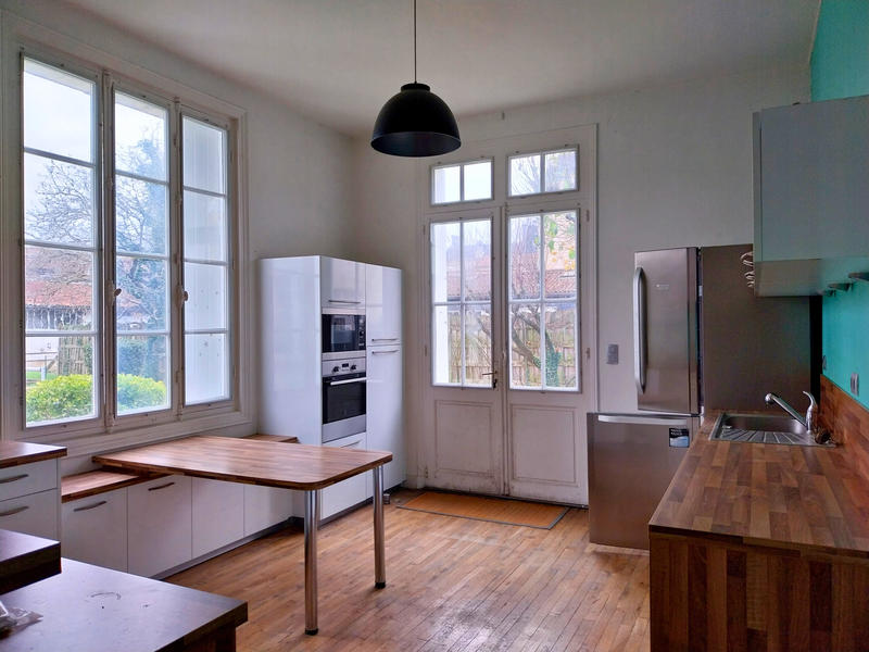 Maison - 264 m² - 9 pièces