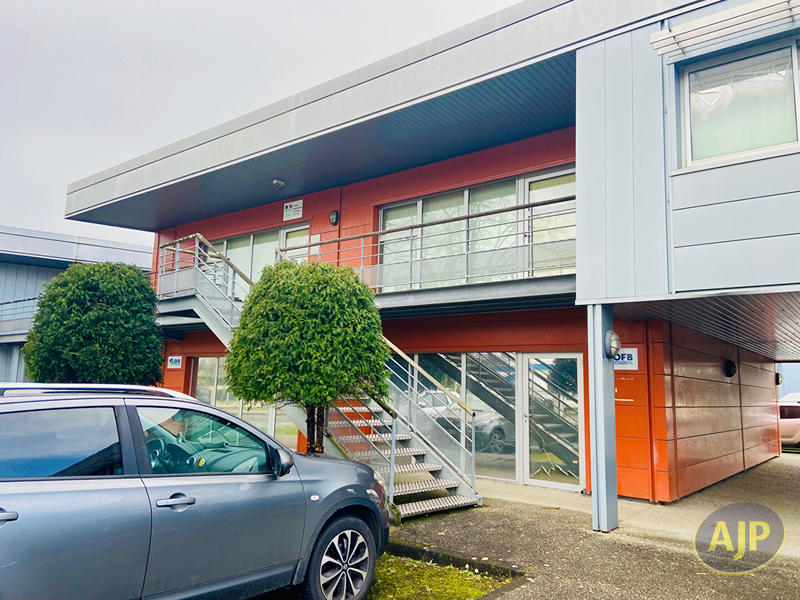 Local d'activité / Entrepôt - 106 m²