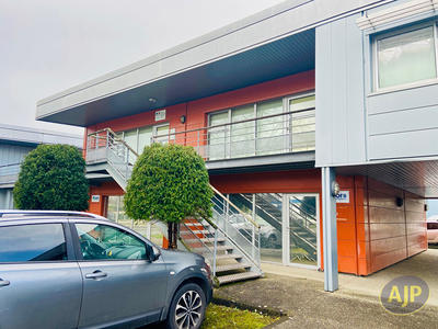 Local d'activité / Entrepôt - 106 m²