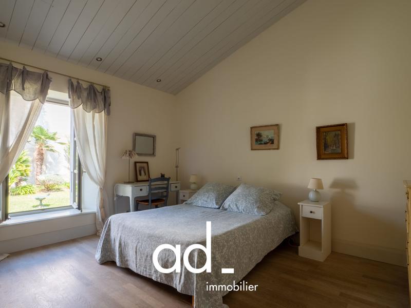 Maison traditionnelle - 320 m² - 12 pièces