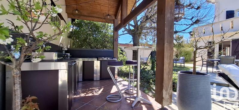 Maison de ville - 210 m² - 9 pièces